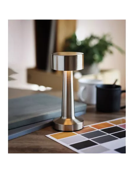 Rechargeable iron table lamp HIERLUZ