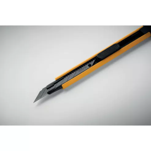 Small retractable knife BLADE