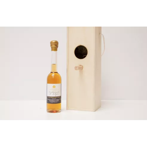 Wine in a wooden box personalized with your company logo