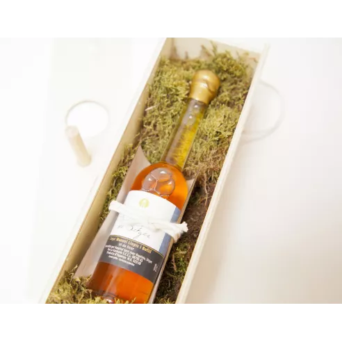 Wine in a wooden box personalized with your company logo