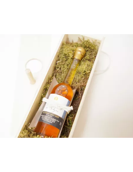 Wine in a wooden box personalized with your company logo