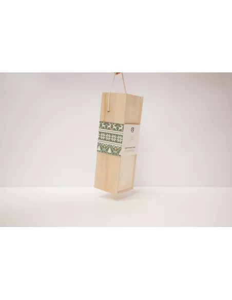 Wine in a wooden box personalized with your company logo